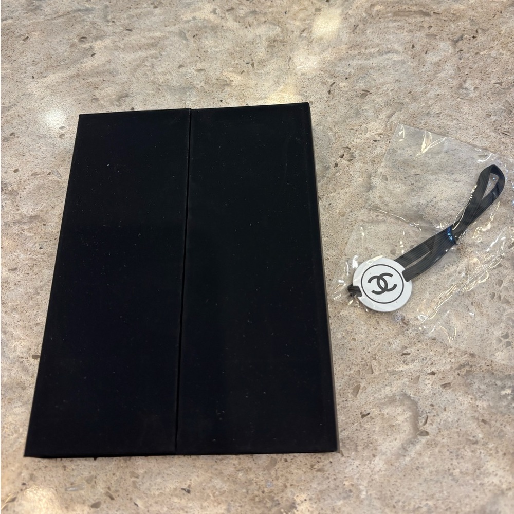 Chanel Notepad - Picture 3 of 7